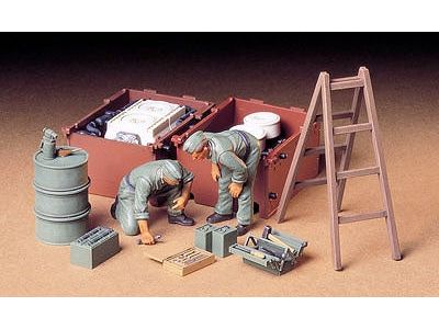 Tamiya 1/35 GER. ENGINE MAINTENANCE CREW
