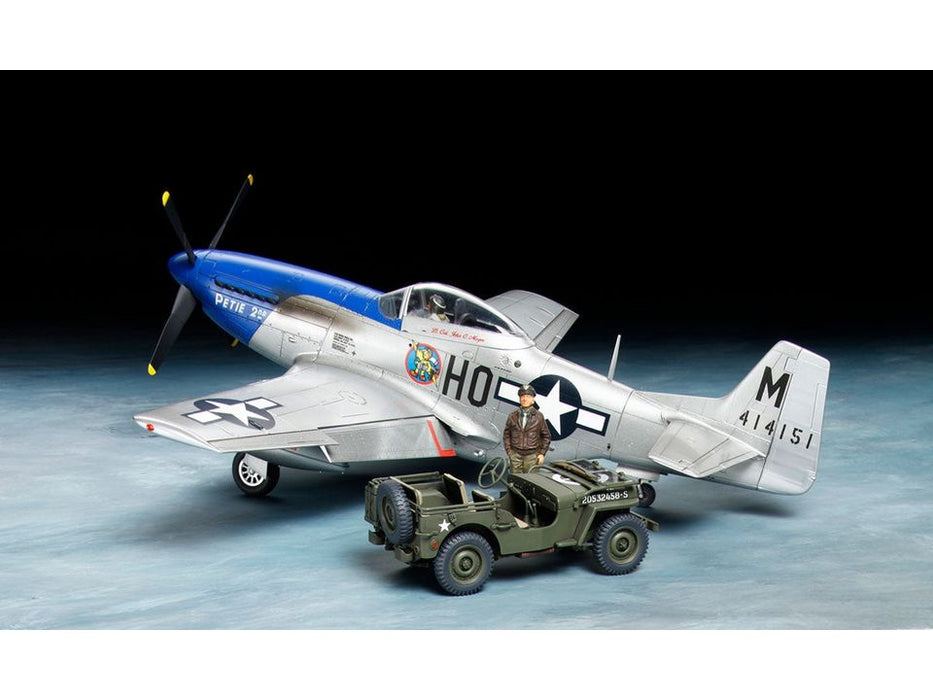 Tamiya 1/48   US MUSTANG P-51D & 4x4 LVEH