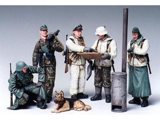 Tamiya 1/35  GERMAN SOLDIERS FIELD BRIEFING