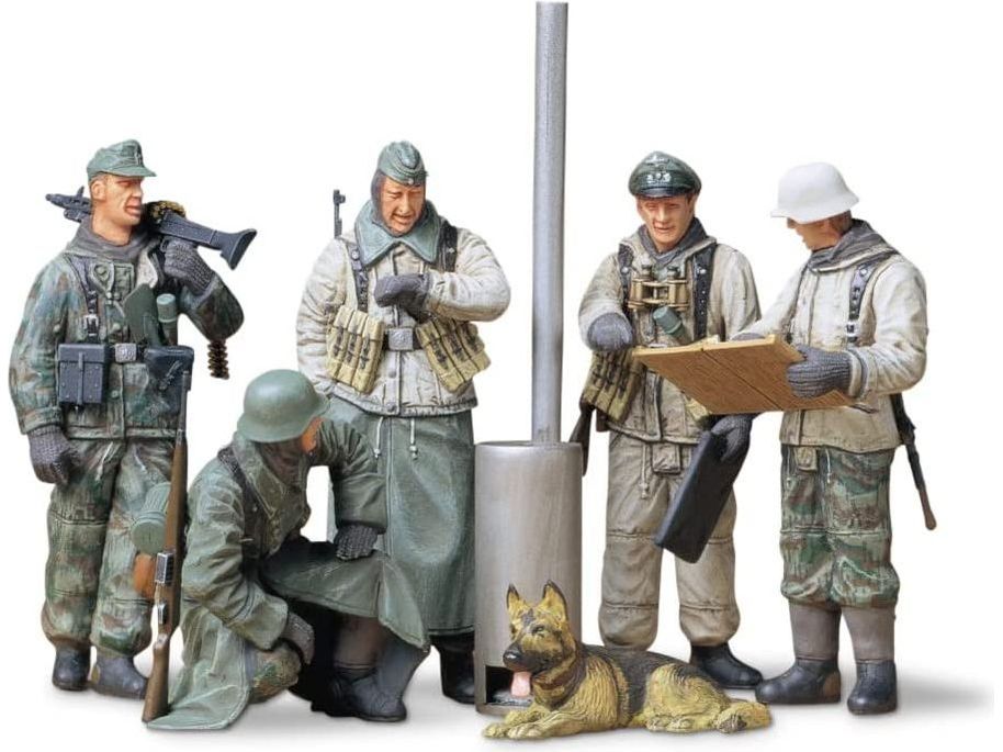Tamiya 1/35  GERMAN SOLDIERS FIELD BRIEFING