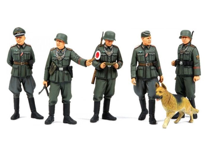 Tamiya 1/35  GERMAN SOLDIERS FIELD BRIEFING