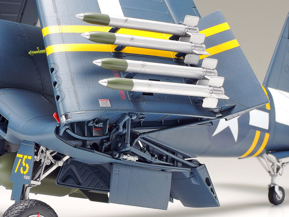 Tamiya 1/32   F4U-1D CORSAIR