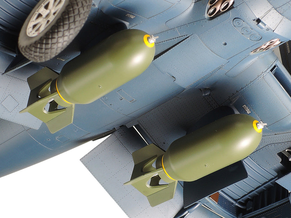 Tamiya 1/32   F4U-1D CORSAIR